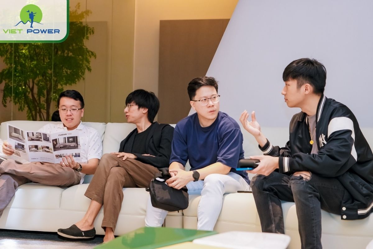 Giữ thái độ lịch sự với đối tác, trao đổi với đối tác