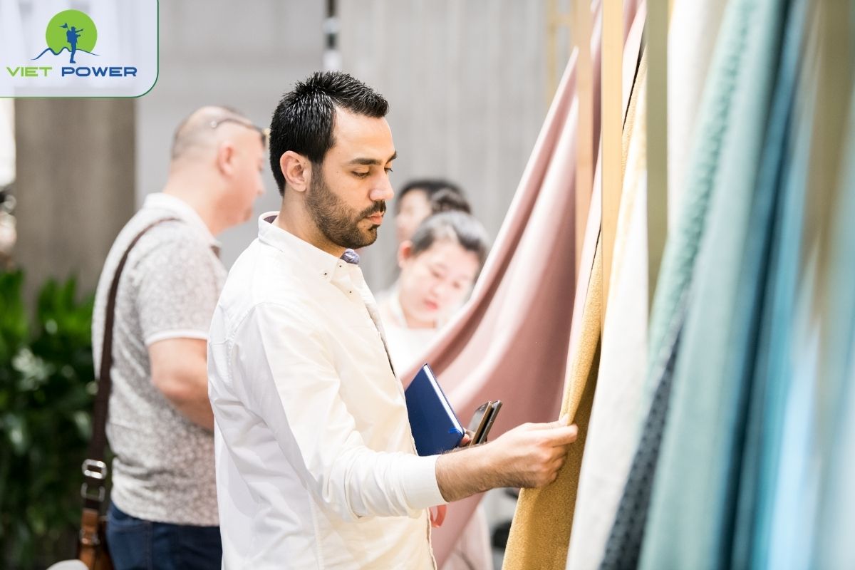 Tham gia hội thảo/hoạt động kết nối