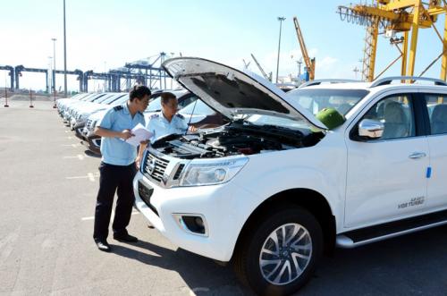 Giá nhập khẩu ô tô nguyên chiếc vào Việt Nam tiếp tục giảm