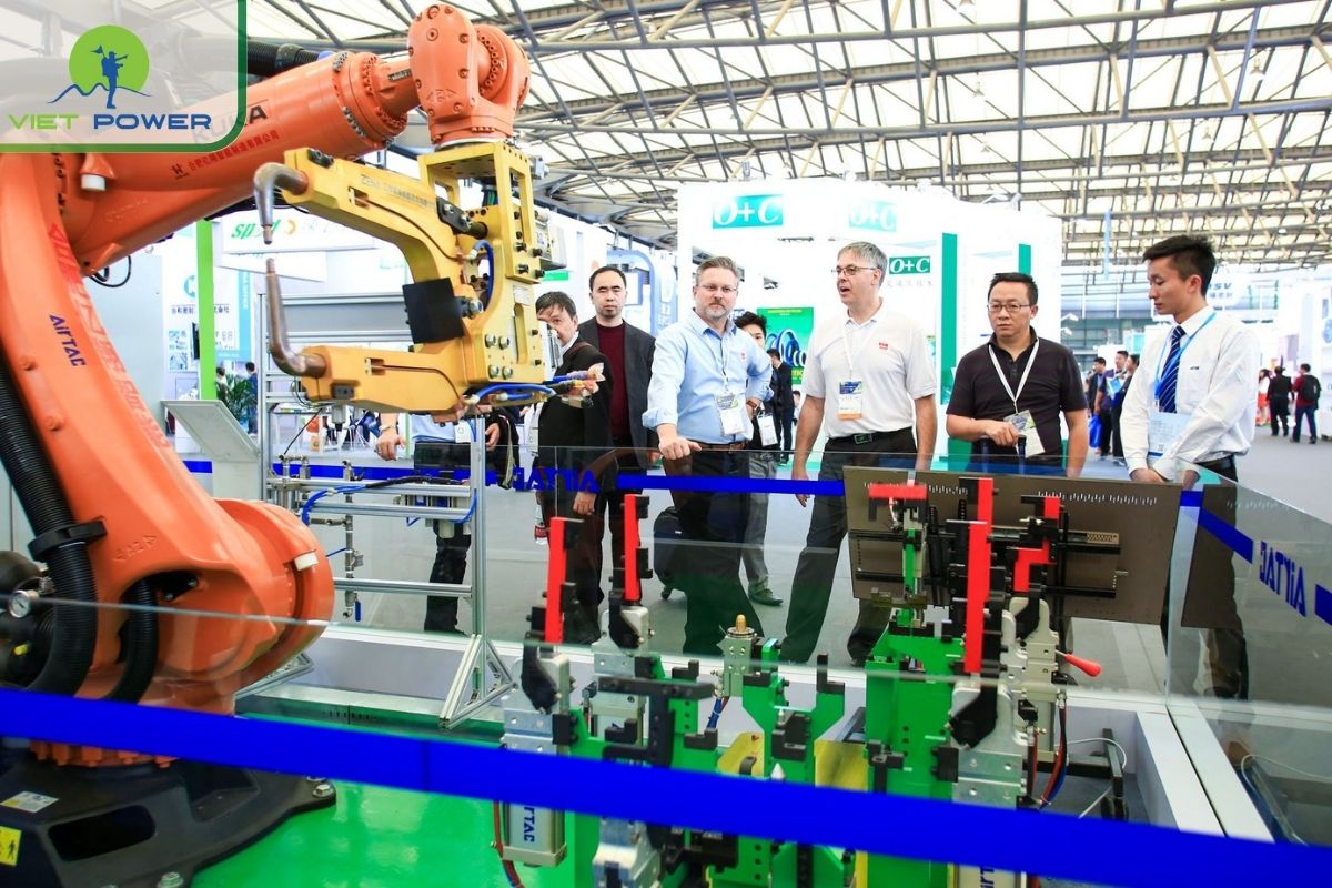 Khách tham quan, sinh viên, nhà nghiên cứu