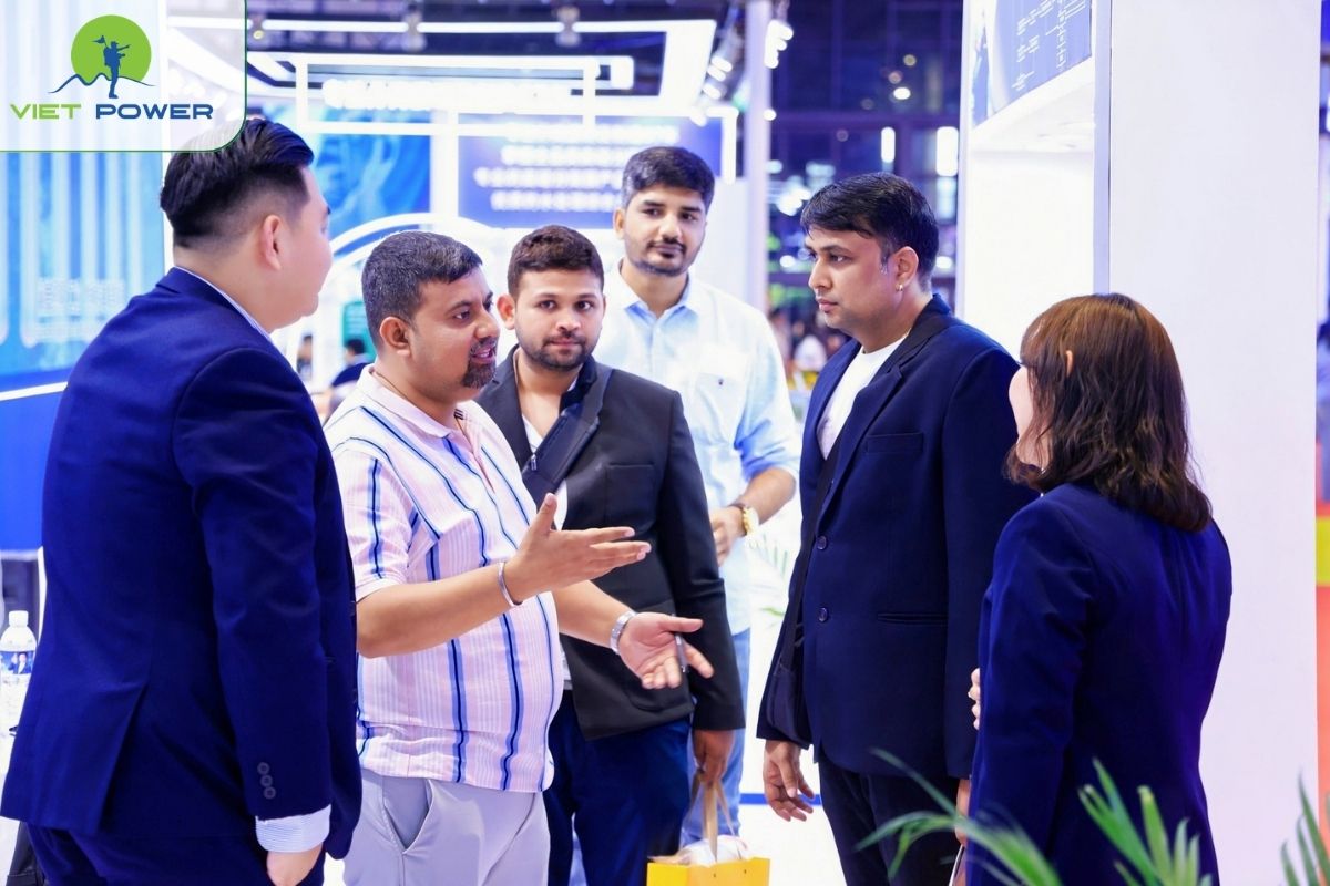 Tiếp Tục Làm Việc Tại Hội Chợ Và Khảo Sát Nhà Cung Cấp